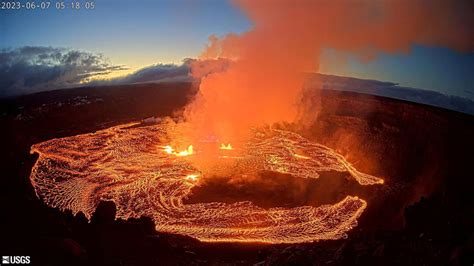 WATCH: Kilauea volcano begins to erupt after three-month pause | PBS News