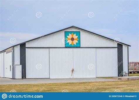 White Quilt Barn in Walworth County, Wisconsin Stock Photo - Image of farm, county: 205672248