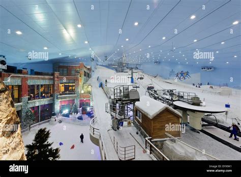 Indoor Ski Dubai resort in the Mall of Emirates, Dubai, United Arab Stock Photo: 68805157 - Alamy