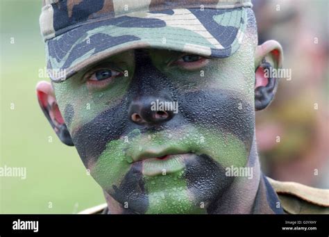 U.S. Army Soldier wearing camouflage paint Stock Photo - Alamy