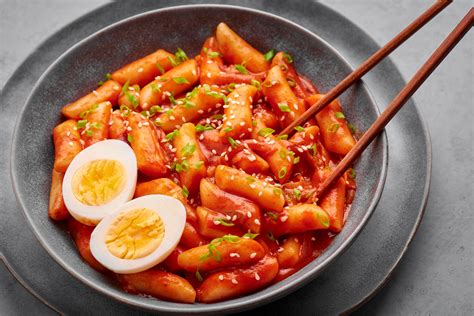 Hot and Spicy Rice Cake (Tteokbokki) | Asian Inspirations