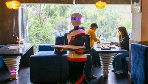 Are robot waiters the future? Some in restaurant industry think so | LiveNOW from FOX