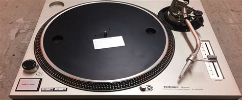 Direct Drive vs Belt Drive Turntables: Unveiling the Key Differences