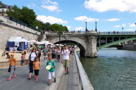 Paris Plages Seine Riverbank Sand Beach Paris France Editorial Stock Photo - Image of parasols ...