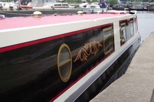 Narrowboat Paint Techniques | A Professional Paint Job Or DIY Narrow Boat Painting?