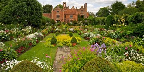 15 Best English Garden Ideas - How to Design an English Garden