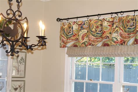 Kitchen Valance Mini Tutorial – Seamingly Smitten