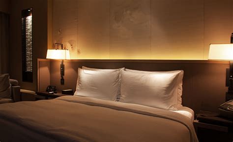 Bed With Led Lights On Headboard - Upholstered headboards offer the most comfort, giving you a ...