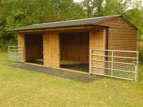 What are field shelters for horses? - Buying Guide - Stable Builders Hub