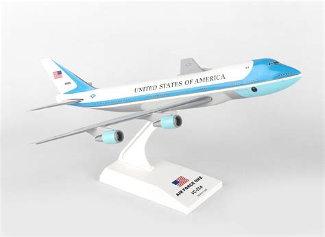 Daron SKR041 Air Force One Boeing 747-200 1/250 Skymarks Airplane Model, White and Blue- Buy ...