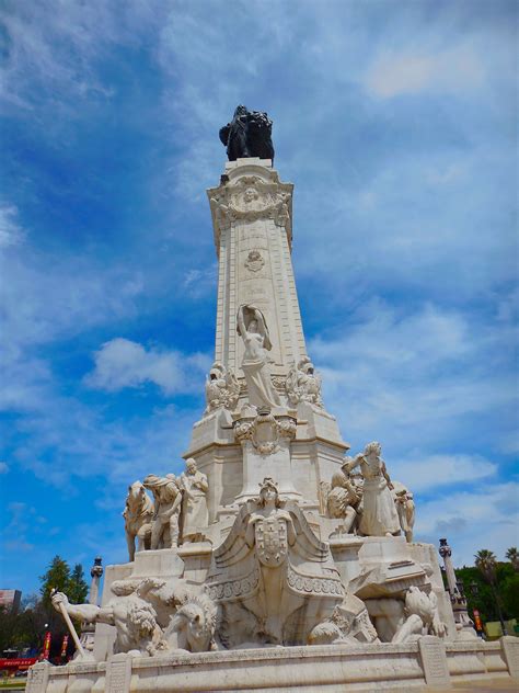 Lisbon monument, statue, art | Monument, Natural landmarks, Statue