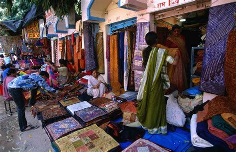 15 Best Delhi Markets for Shopping and What You Can Buy