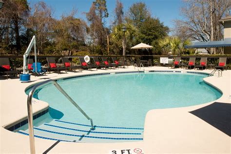 Hampton Inn Hilton Head Pool: Pictures & Reviews - Tripadvisor