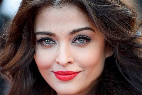 10 Celebrities With Most Beautiful Eyes In The World - World Blaze