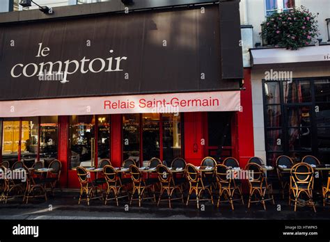 Le Comptoir restaurant, Paris Stock Photo - Alamy