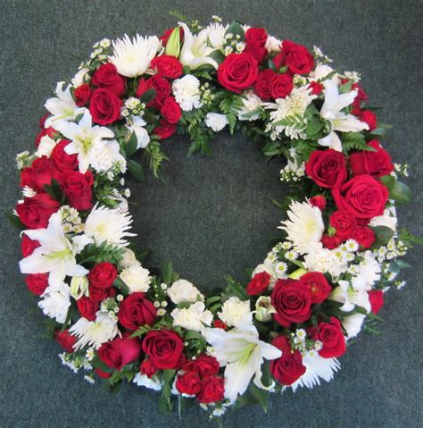 Evans Memories To Treasure Funeral Wreath in Peabody, MA | Evans Flowers