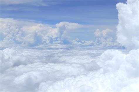 Airplane above clouds 10258254 Stock Photo at Vecteezy