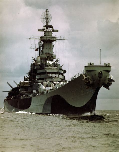 [Photo] Battleship USS Missouri on her Atlantic shakedown cruise, Aug 1944. | World War II Database