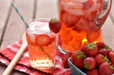 Strawberry Water to Detox Your Body - Step To Health