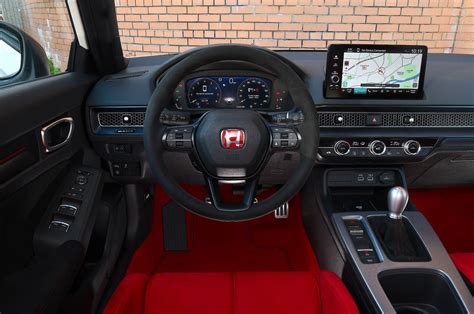 New Honda Civic Type R vs new Volkswagen Golf R 20 Years: interiors | What Car?