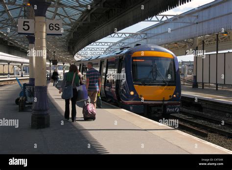 Aberdeen Railway Station High Resolution Stock Photography and Images - Alamy