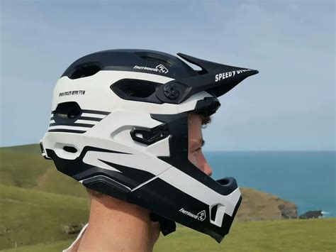 Best Ventilated Full-Face Mountain Bike Helmet - Stay Cool