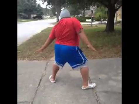 vine video - fat guy dancing to baby remix! - YouTube