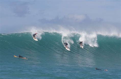 Monster waves crash over condos in Hawaii amid 'historic' swell