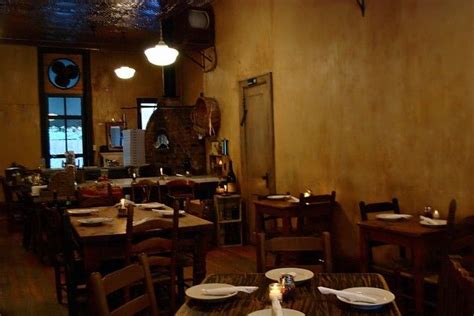 Lucali Review - Brooklyn - New York - The Infatuation | Pizzeria design, Nyc living, Bar design ...