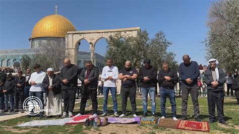 70,000 Palestinians gather to pray at Al-Aqsa Mosque