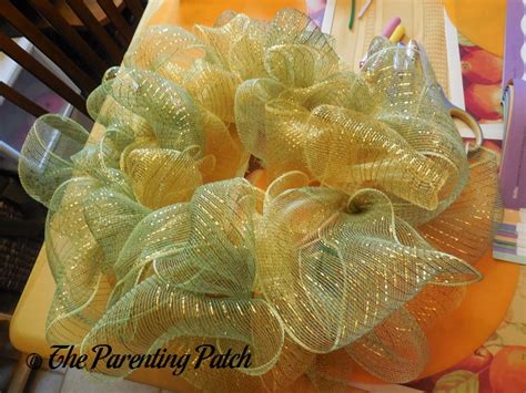 Deco Mesh and Ribbon Autumn Wreath Craft | Parenting Patch