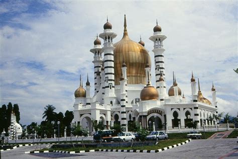 Indah dan menarik, inilah 10 masjid paling cantik di Malaysia | Denaihati