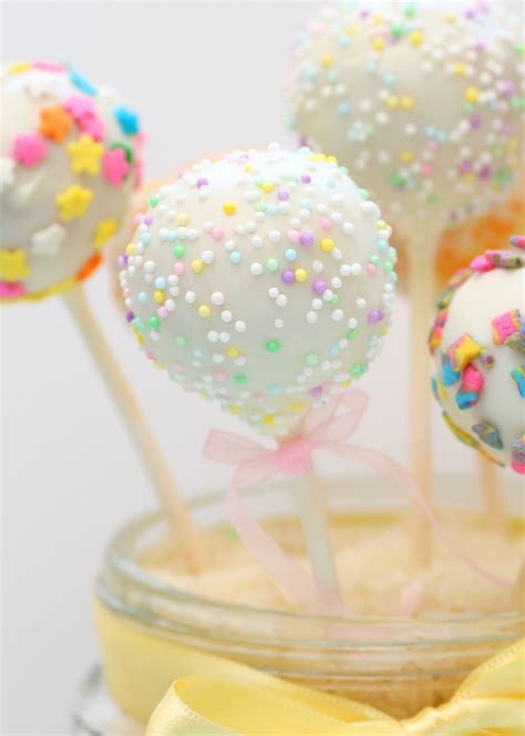 Vanilla Pudding Cake Pops - Recipe Snobs