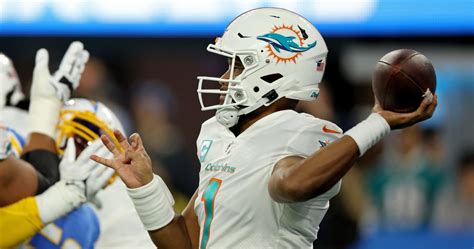 Tua Tagovailoa Criticized for 'Horrible' Performance in Dolphins' Loss to Chargers | News ...