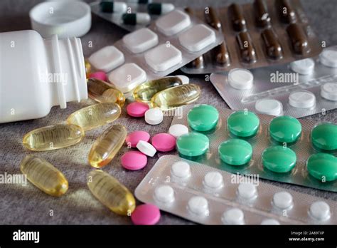 Pharmacy and medicine: different types of dosage forms Stock Photo - Alamy