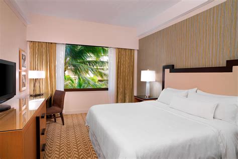 Oahu Hotel | Moana Surfrider, A Westin Resort & Spa, Waikiki Beach