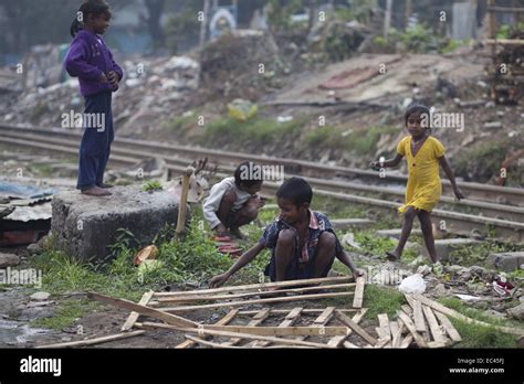 Children in slums dhaka bangladesh hi-res stock photography and images - Alamy