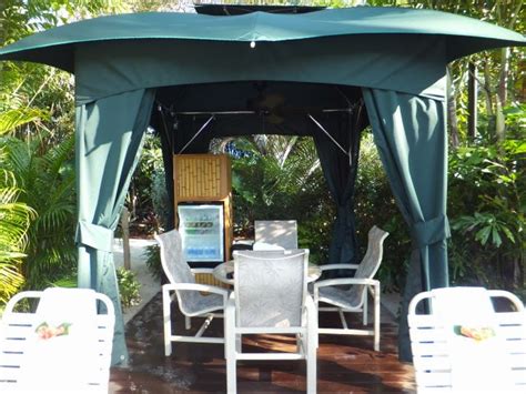 Private Cabanas at Discovery Cove - theDIBB