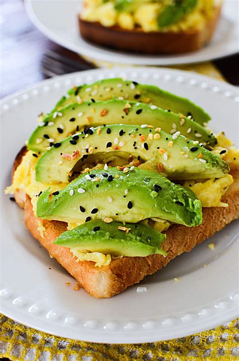 This recipe for simple avocado toast is easy, quick and super delicious ...