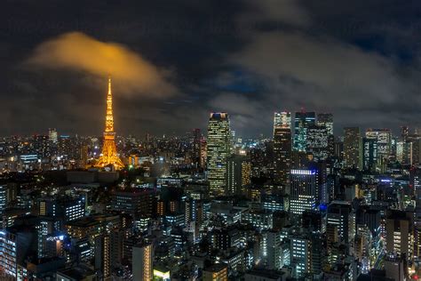 «Night View Of The City Skyline And Tokyo Tower» del colaborador de Stocksy «Gavin Hellier ...