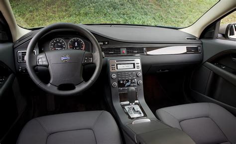 VOLVO XC70 - volvo-xc70_interior_18.jpg