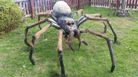 How To Make Giant Halloween Spiders / Diy Giant Spider Decorations Spider Outdoor Halloween ...