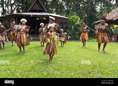 Papua new guinea tribes women hi-res stock photography and images - Alamy