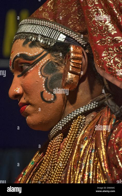 traditional Kathakali dance performer in Kerala, India Stock Photo - Alamy