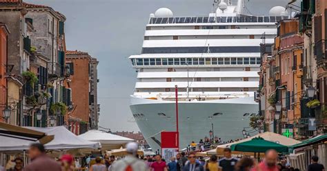 Italy to ban gigantic cruise ships from Venice - Kiwi.com | Stories