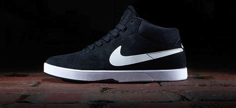 Nike SB Eric Koston Mid "Black/White" | Green Label