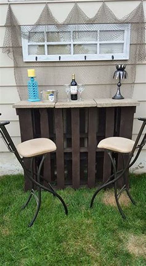 Pallet Outdoor Bar with Table | Pallet Ideas