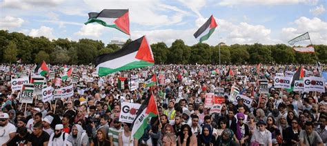 London's Gaza Protest Attracts Tens Of Thousands (PICTURES) | HuffPost ...