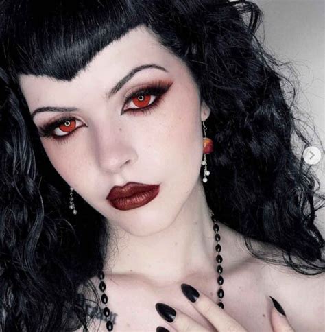 Easy Vampire Makeup Ideas for Halloween - The Mood Guide