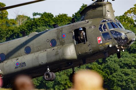 RAF Chinook helicopter | Chinook helicopters, Air show, Fighter jets